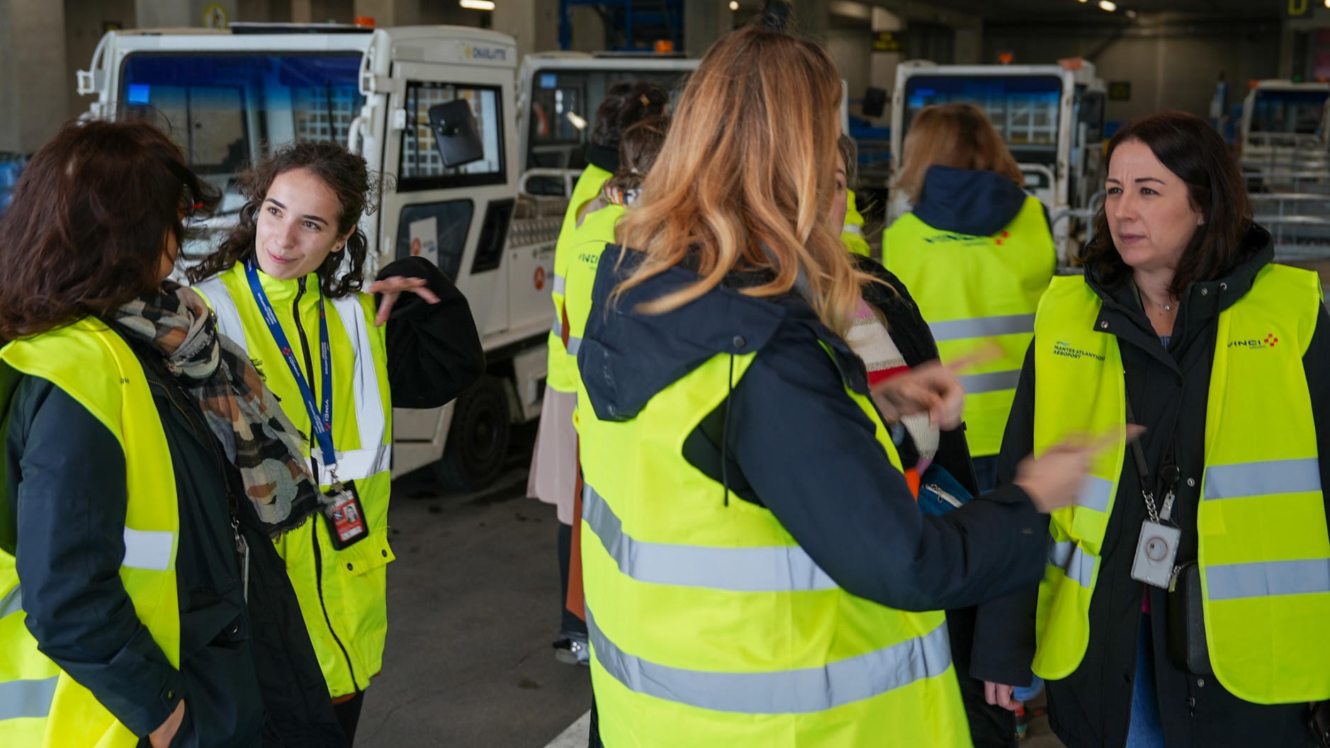 Échanges lors de la visite de l'Aéroport Nantes Atlantique